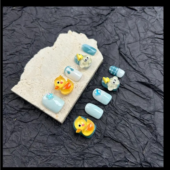 Gorgeous handmade 3D press-on ducky charm nails. (Nail Glue Included!) - Picture 4 of 6